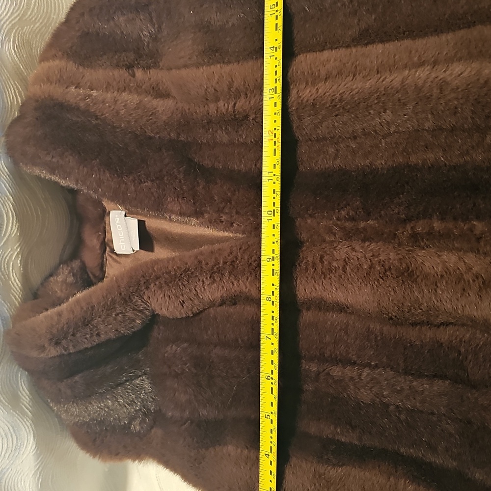 Chico's Faux Fur Vest Size 0 (MED) Very Good Condition. No Signs Of Wear. - Picture 11 of 12